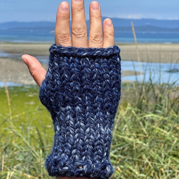 NWT HandKnit Chunky Wool Fingerless Gloves ~ Unisex - Picture 1 of 7